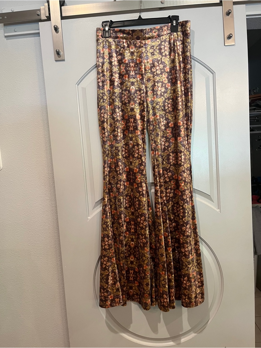 Free People Brown Multi Floral Velvet super flare leggings. So cool! Amazing!